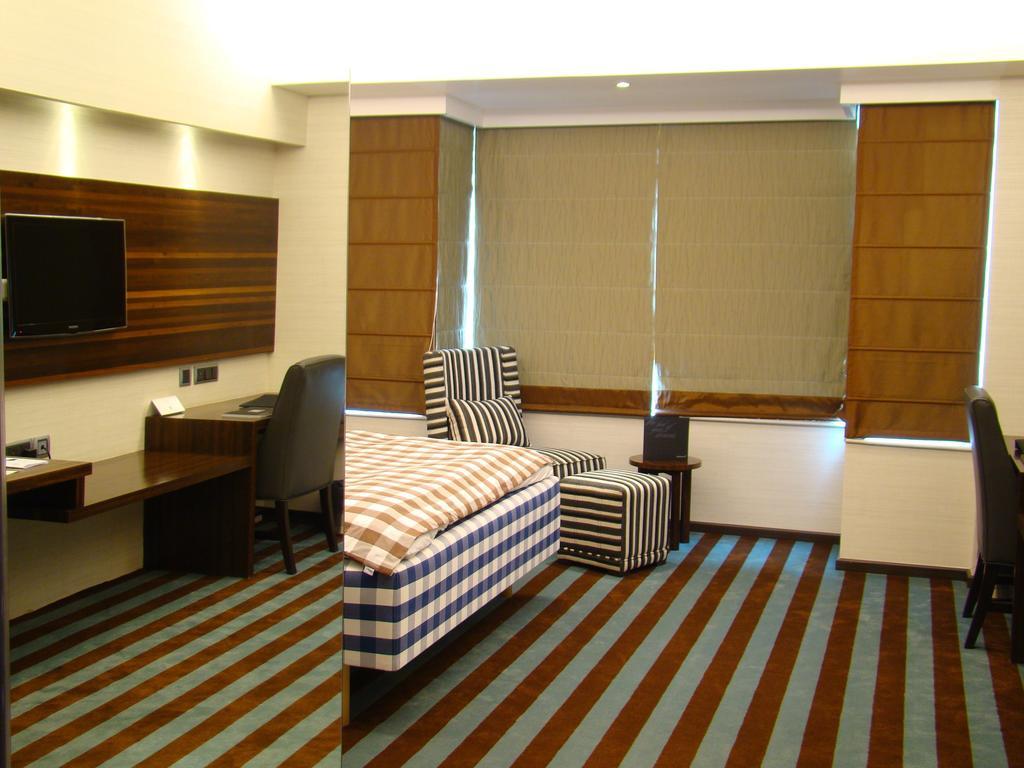 The Madison Hotel New Delhi Eksteriør billede